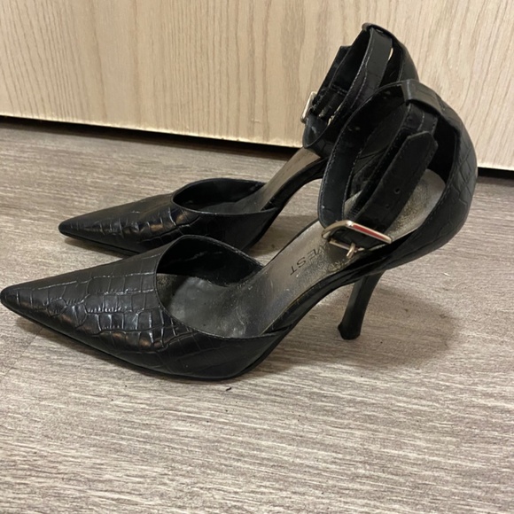 Nine West Black Size 5 1/2 Women’s Buckle Heels - Picture 2 of 9